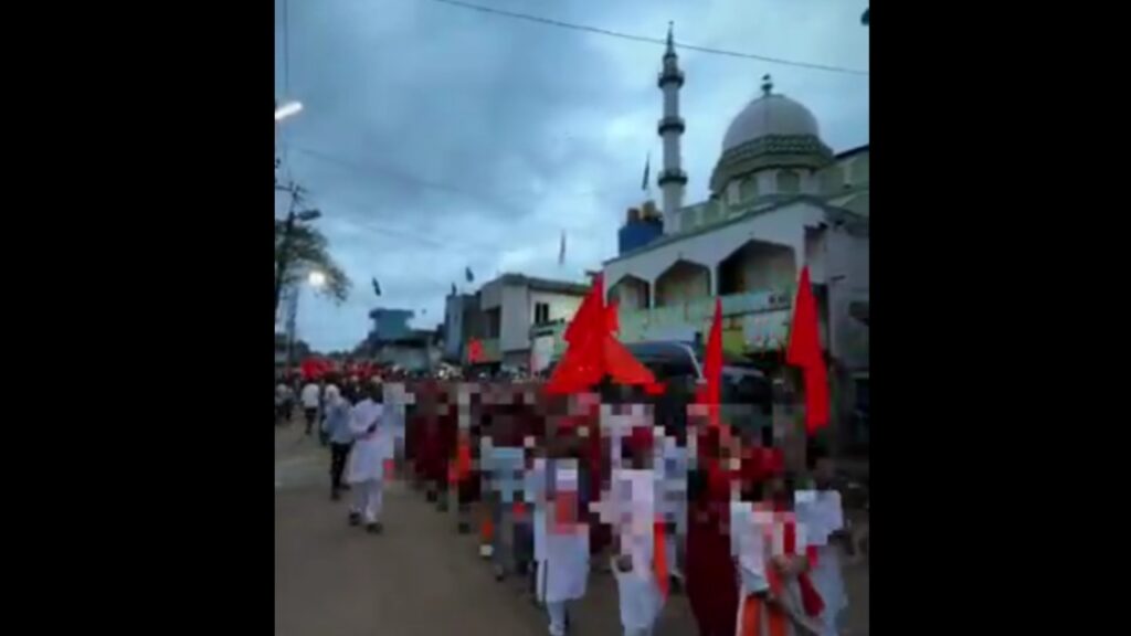 ভারতে মুসলিমদের বয়কটের ডাক ও বোরকা বিতর্ক